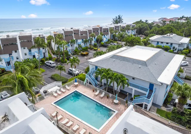 Listing Photo 3 - Condo for sale in building located at 11000 S Ocean Dr, Jensen Beach, FL 34957 - Unit #2-2