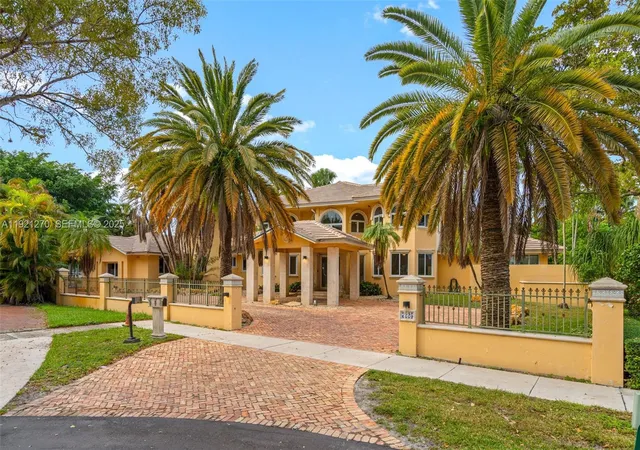 2nd image of 7225 Gleneagle Dr, Miami Lakes, FL 33014 | MLS# A11921270