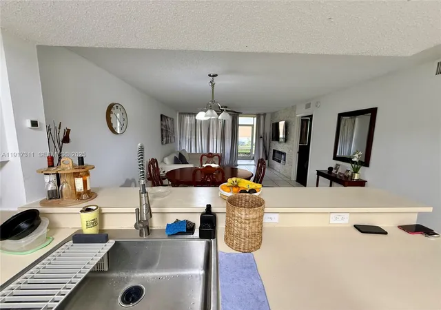 3rd image of 8246 Nw 24Th St, Coral Springs, FL 33065