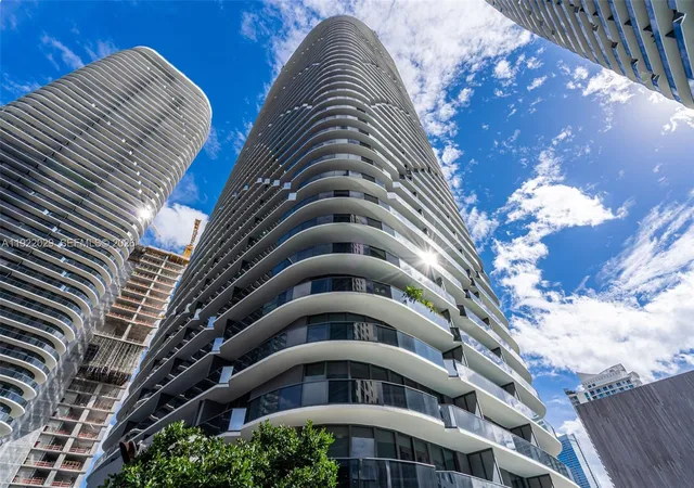 3rd image of 55 Sw 9Th St #1705, Miami, FL 33130 | MLS# A11922029