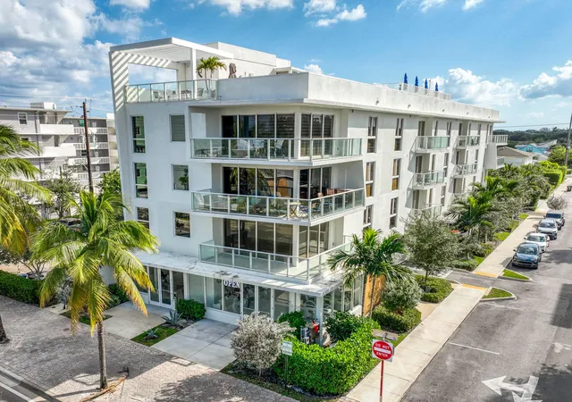 1st image of 117 Lake Ave #204, Lake Worth Beach, FL 33460 | MLS# R11144186
