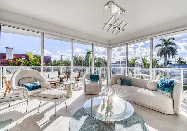 2nd image of 117 Lake Ave #204, Lake Worth Beach, FL 33460 | MLS# R11144186