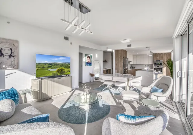 5th image of 117 Lake Ave #204, Lake Worth Beach, FL 33460 | MLS# R11144186