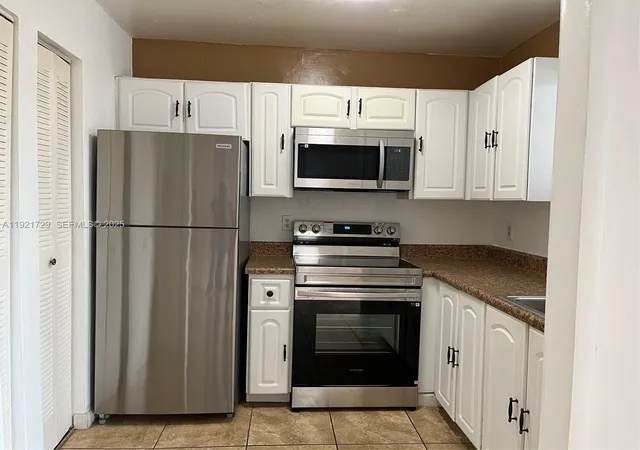 2nd image of 13500 Ne 3Rd Ct #402, North Miami, FL 33161 | MLS# A11921729