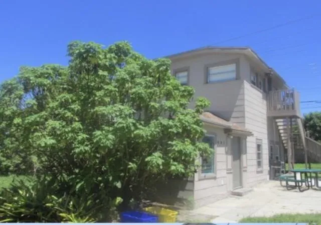 3rd image of 402 N A St, Lake Worth Beach, FL 33460 | MLS# R11144589