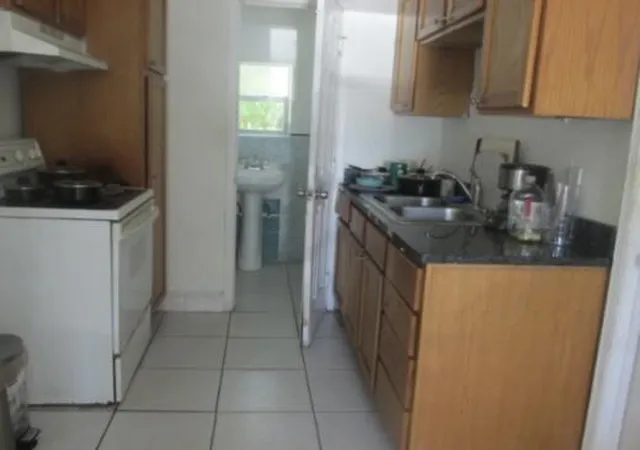 5th image of 402 N A St, Lake Worth Beach, FL 33460 | MLS# R11144589