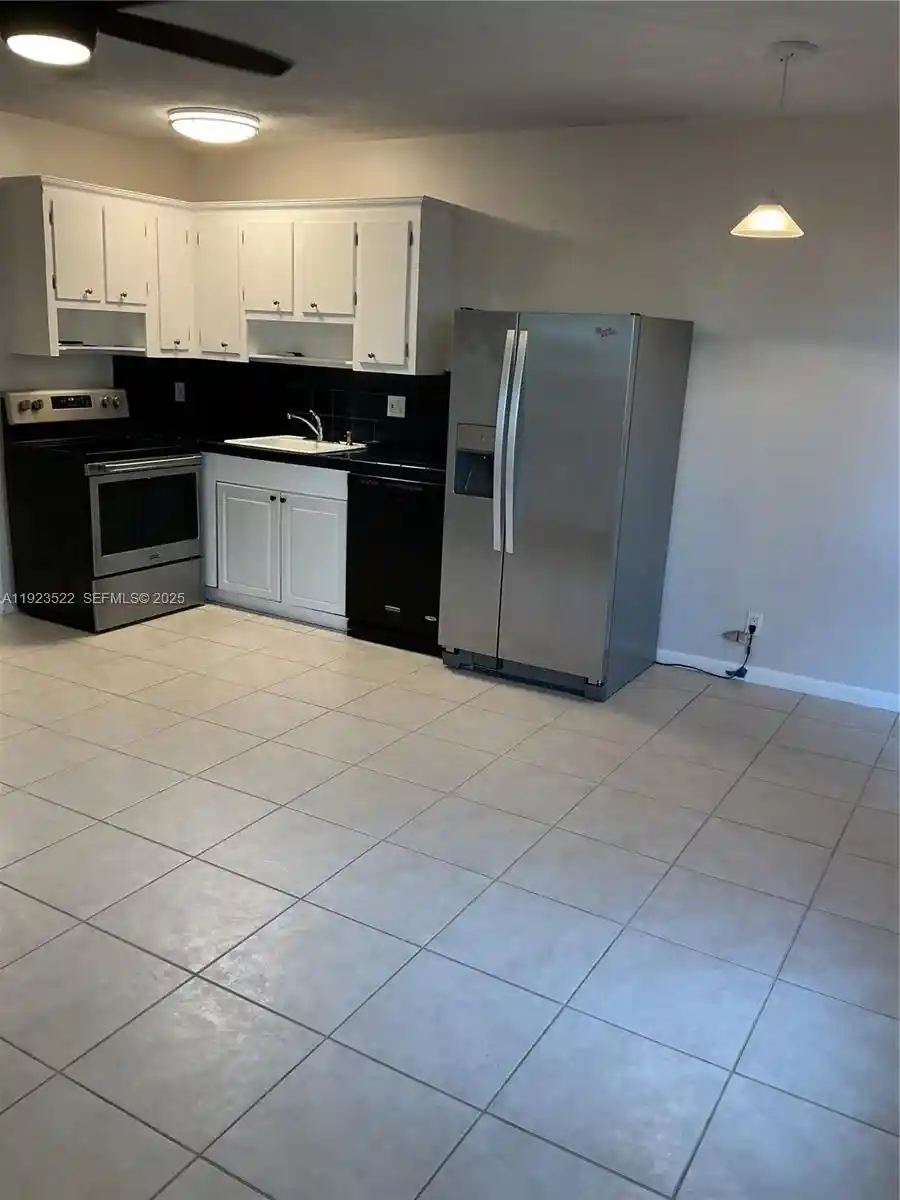 Listing Photo 1 - Condo for sale in 2716 Ne 30Th Pl located at 2716 Ne 30Th Pl, North Lauderdale, FL 33306 - Unit #103C