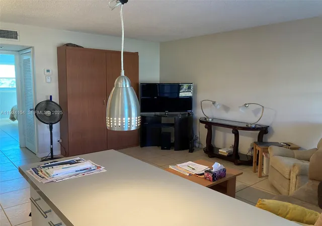 2nd image of 5300 Washington St #N117, Hollywood, FL 33021 | MLS# A11924104