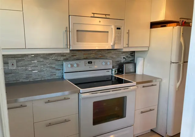 5th image of 5300 Washington St #N117, Hollywood, FL 33021 | MLS# A11924104
