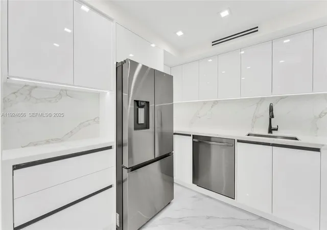 1st image of 251 174Th St #1414, Sunny Isles Beach, FL 33160 | MLS# A11924656