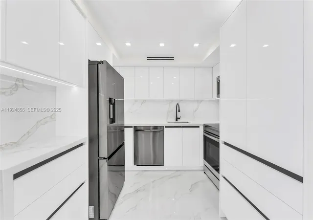 2nd image of 251 174Th St #1414, Sunny Isles Beach, FL 33160 | MLS# A11924656