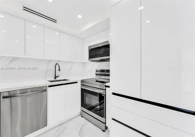 3rd image of 251 174Th St #1414, Sunny Isles Beach, FL 33160 | MLS# A11924656