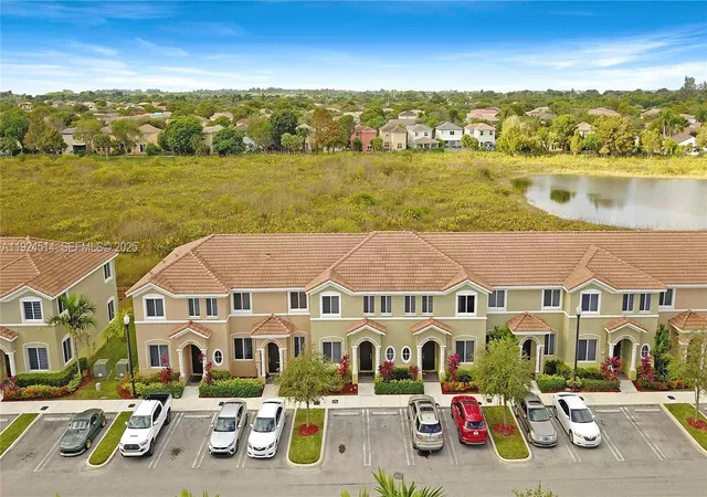 3rd image of 1052 Se 23Rd Ave, Homestead, FL 33035 | MLS# A11924514