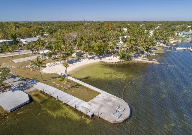 3rd image of 29 Bonefish Ave, Key Largo, FL 33037 | MLS# A11925110