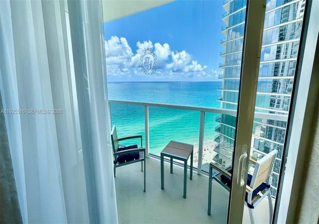 3rd image of 18001 Collins Ave #2512, Sunny Isles Beach, FL 33160 | MLS# A11925516