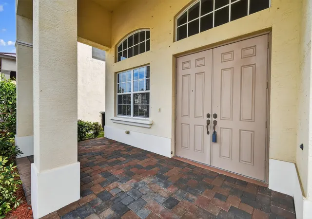 3rd image of 2205 Sw Newport Isles Blvd, Port Saint Lucie, FL 34953 | MLS# R11145423