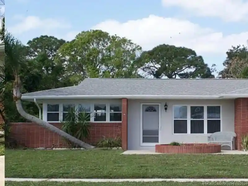 Photo 1 of Sale Pending at 874 Sw Ivanhoe Dr, Port Saint Lucie, FL 34983 | MLS# M20053396 | Listing updated on 2026-10-31