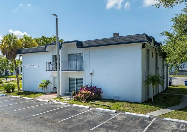 Homes for sale in Miami, FL | 7250 Sw 94Th Pl #B6, Miami, FL 33173 | MLS# A11926276