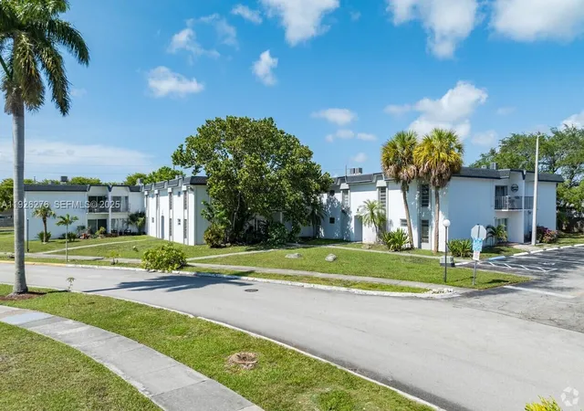 Homes for sale in Miami, FL | 7250 Sw 94Th Pl #B6, Miami, FL 33173 | MLS# A11926276