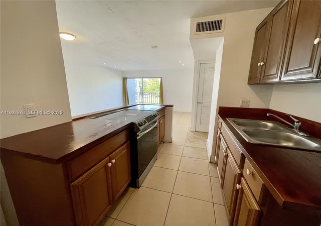 Homes for sale in Miami, FL | 7250 Sw 94Th Pl #B6, Miami, FL 33173 | MLS# A11926276