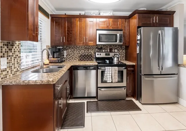 Homes for sale in Tamarac, FL | 7002 Nw 95th Ave, Tamarac, FL 33321 | MLS# A11926528