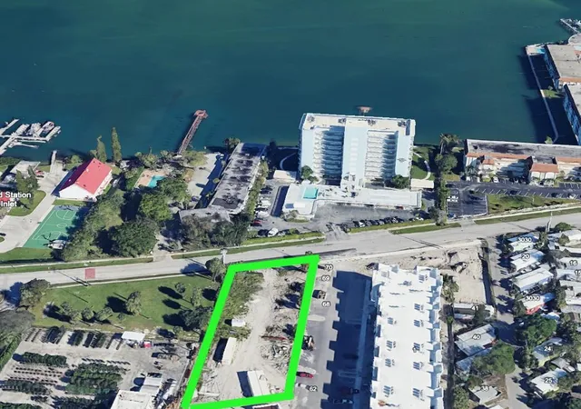 1st image of 3139 Lake Shore Dr, West Palm Beach, FL 33404 | MLS# R11146038
