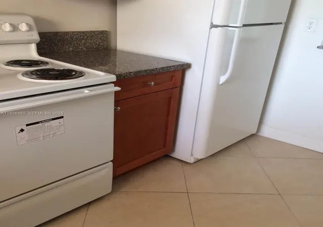 2nd image of 9375 Fontainebleau Blvd #L423, Miami, FL 33172 | MLS# A11926882