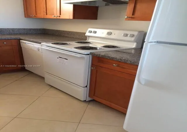 3rd image of 9375 Fontainebleau Blvd #L423, Miami, FL 33172 | MLS# A11926882