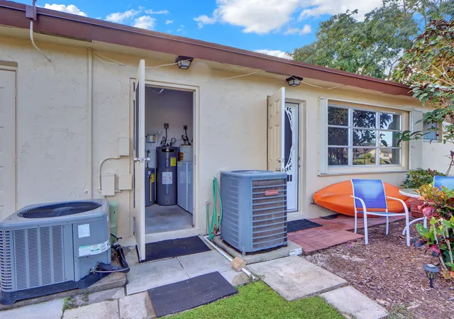 Homes for sale in Delray Beach, FL | 14050 Nesting Way, Delray Beach, FL 33484 | Houzeo
