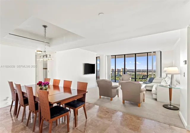 4th image of 19500 Turnberry Wy #26C, Miami, FL 33180 | MLS# A11924339
