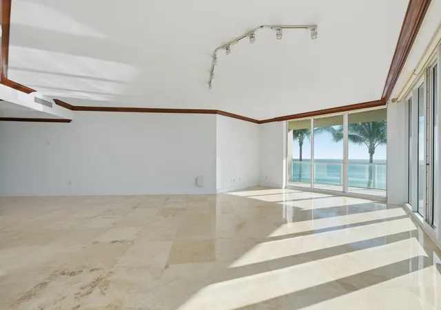 Listing Photo 4 - Condo for sale in building located at 1063 Hillsboro Mile, Hillsboro Beach, FL 33062 - Unit #301
