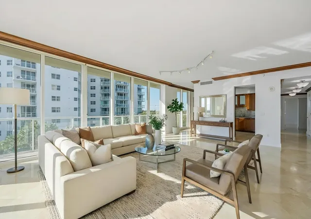 Listing Photo 5 - Condo for sale in building located at 1063 Hillsboro Mile, Hillsboro Beach, FL 33062 - Unit #301