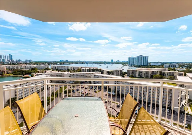 2nd image of 18011 Biscayne Blvd, Miami, FL 33160