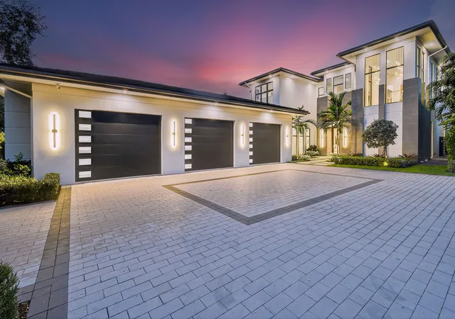 Photo 1 of Single family home for sale at 2085 Vitex Ln, North Palm Beach, FL 33408 | MLS# R11146314 | Listing updated on 2026-10-11