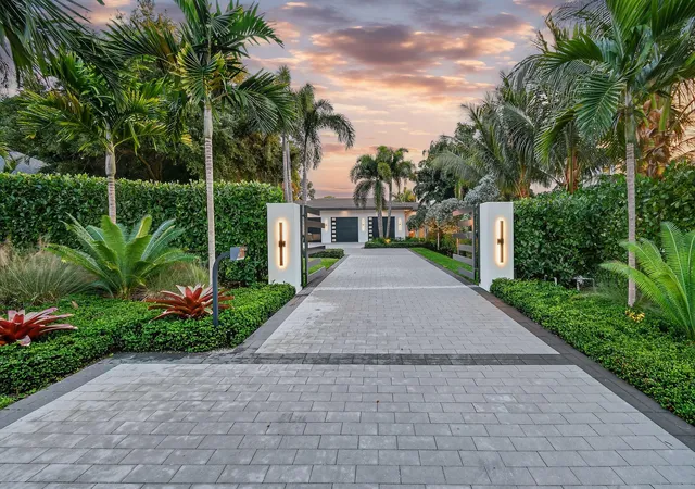 Photo 2 of Single family home for sale at 2085 Vitex Ln, North Palm Beach, FL 33408 | MLS# R11146314 | Listing updated on 2026-10-11