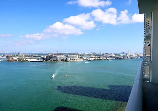 2nd image of 900 Brickell Key Blvd #2002, Miami, FL 33131 | MLS# A11928027