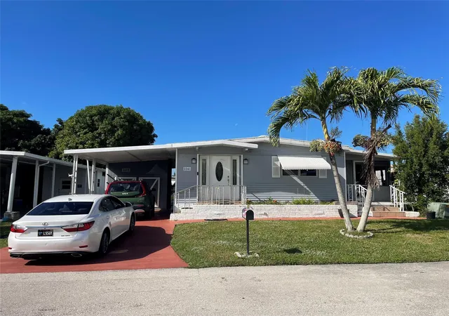 Manufactured home for sale at 2341 SW 84th Avenue, Davie, FL 33324 | MLS# F10540563 | Listing updated on 2026-04-21