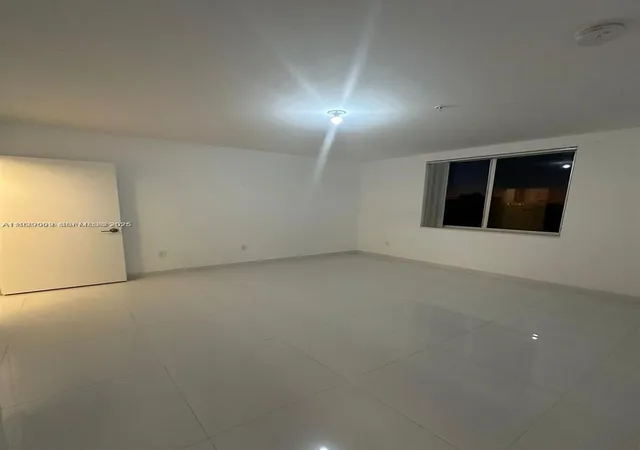 4th image of 2651 Ne 212Th Ter #400, Miami, FL 33180 | MLS# A11929009