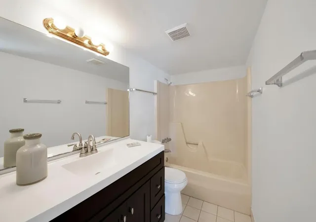 5th image of 3527 La Palmas Ct #A-1, Greenacres, FL 33463 | MLS# R11147127