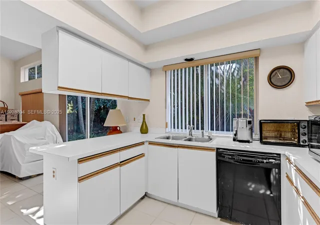 4th image of 10132 Nw 4Th St, Plantation, FL 33324 | MLS# A11928304