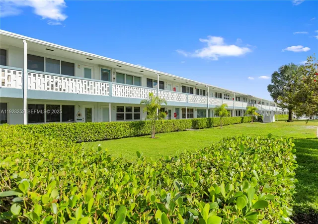 27th image of 801 Atlantic Shores Blvd #106, Hallandale Beach, FL 33009 | MLS# A11928253