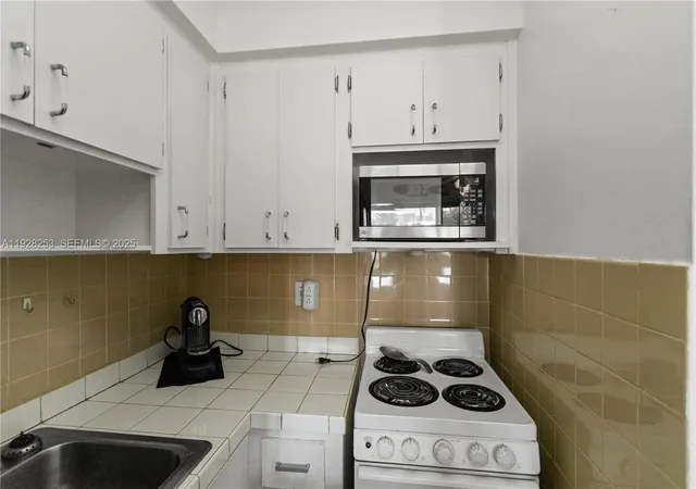 5th image of 801 Atlantic Shores Blvd #106, Hallandale Beach, FL 33009 | MLS# A11928253