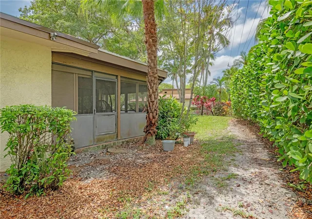 38th image of 8097 Royal Palm Cir, Tamarac, FL 33321 | MLS# A11929757