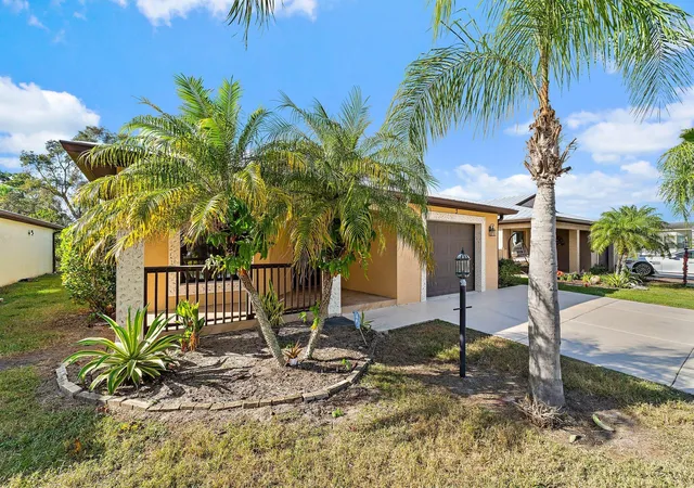 33rd image of 3 S Granada Ln, Port St Lucie, FL 34952 | MLS# R11147277