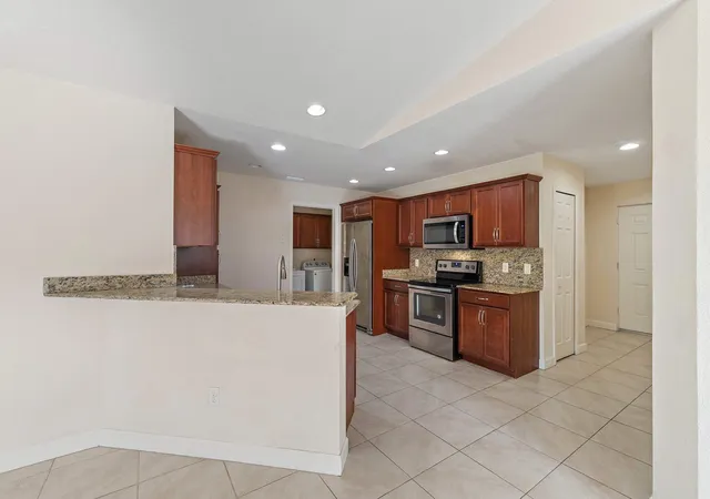 3rd image of 3 S Granada Ln, Port St Lucie, FL 34952 | MLS# R11147277