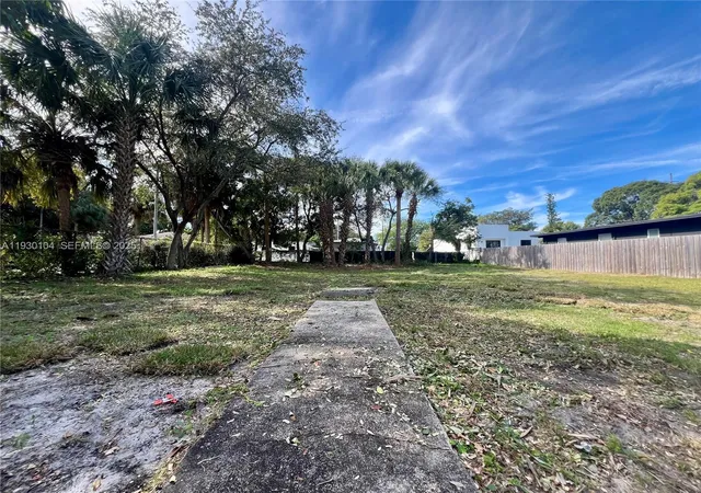 2nd image of 633 Nw 14th Ter, Fort Lauderdale, FL 33311 | MLS# A11930104