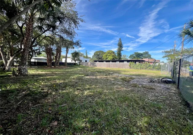 4th image of 633 Nw 14Th Ter, Fort Lauderdale, FL 33311 | MLS# A11930104