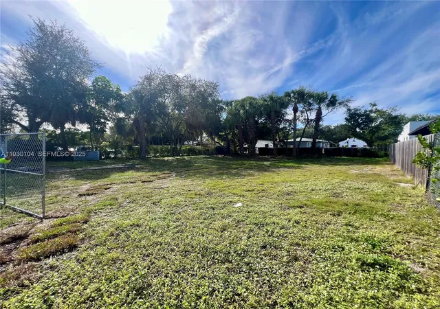 5th image of 633 Nw 14Th Ter, Fort Lauderdale, FL 33311 | MLS# A11930104