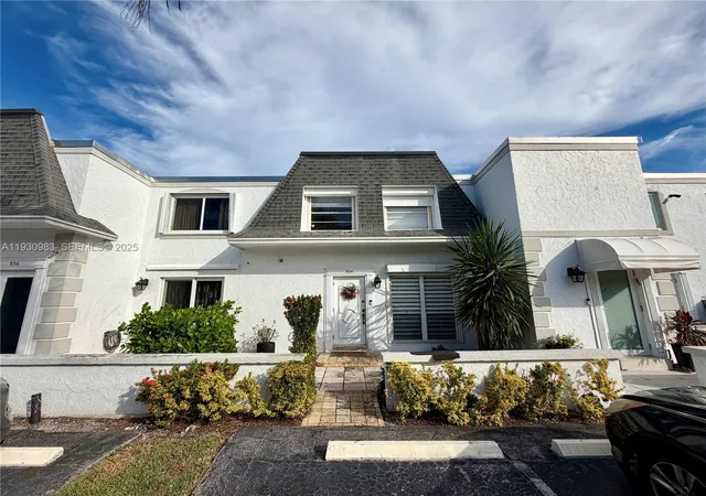 1st image of 934 Ne 27th Ave, Hallandale Beach, FL 33009 | MLS# A11930983