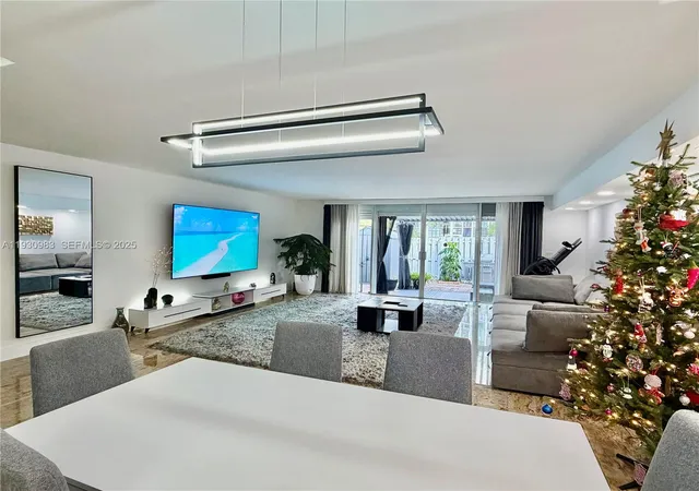 3rd image of 934 Ne 27Th Ave, Hallandale Beach, FL 33009 | MLS# A11930983